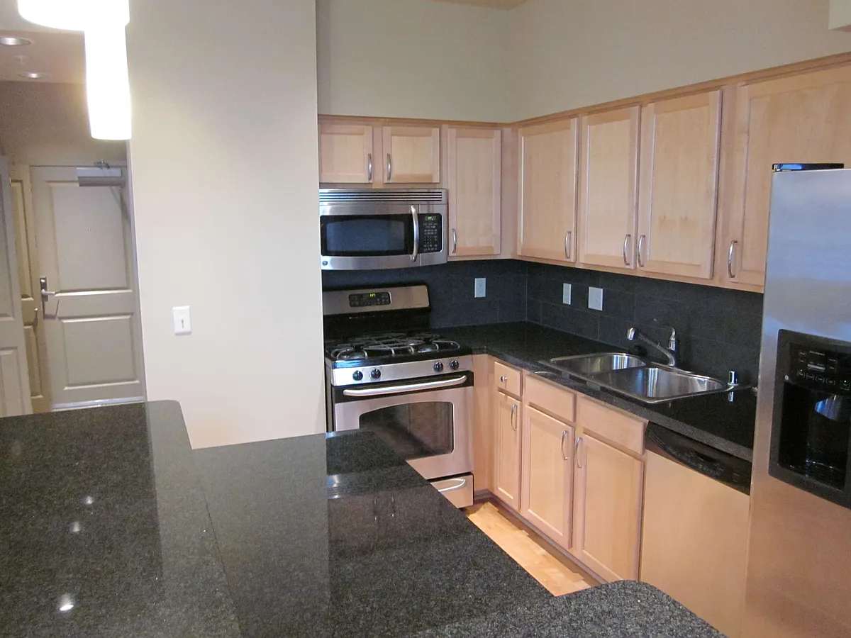 1 bedroom, 1.5 bathroom 1 bedroom, 1.5 bathroom - 3111 Newmarket St