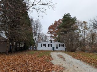 222 Oglethorpe Dr, Lapeer, MI 48446