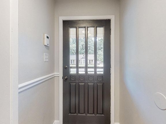 3rd image of 3841 Lucerne Dr