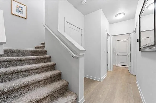 3 bed, 2.5 bath, 2010 sqft, $2,700 — Photo 4