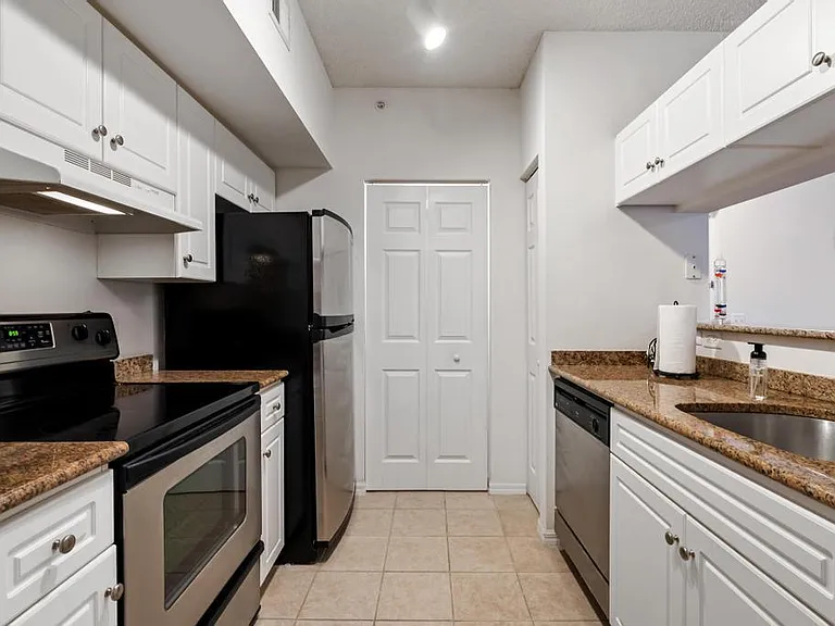 2202 Tuscany Way — Photo 8