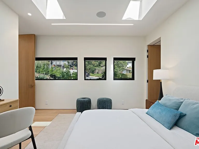 2501 Banyan Dr — Photo 25