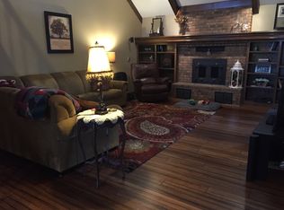 106 SW 31st St, Oak Grove, MO 64075