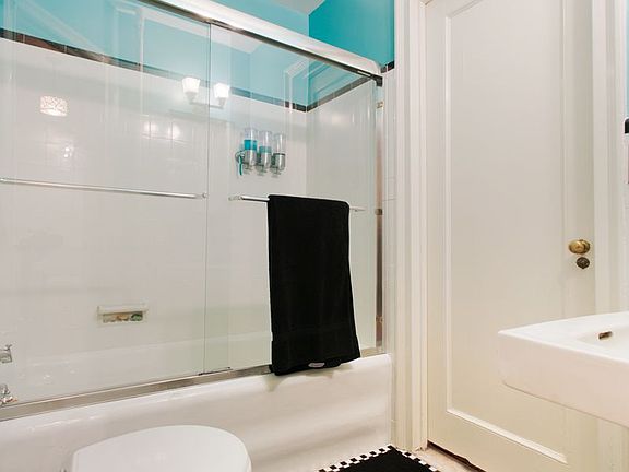 5th image of 1 5th Ave APT 3A