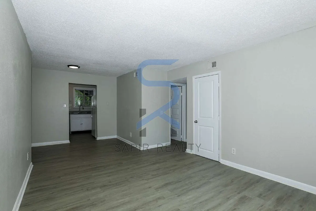 Building Photo - 2065 Alison Ct SW #6