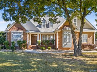 6463 Spring Creek Dr, Guntersville, AL 35976