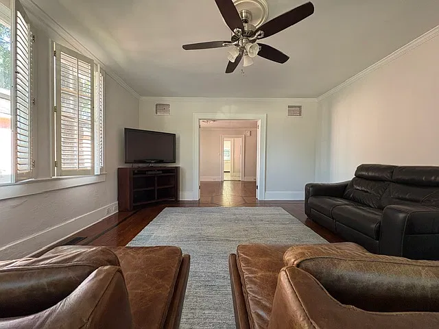 2 bed, 1300 sqft, $2,700 — Photo 4