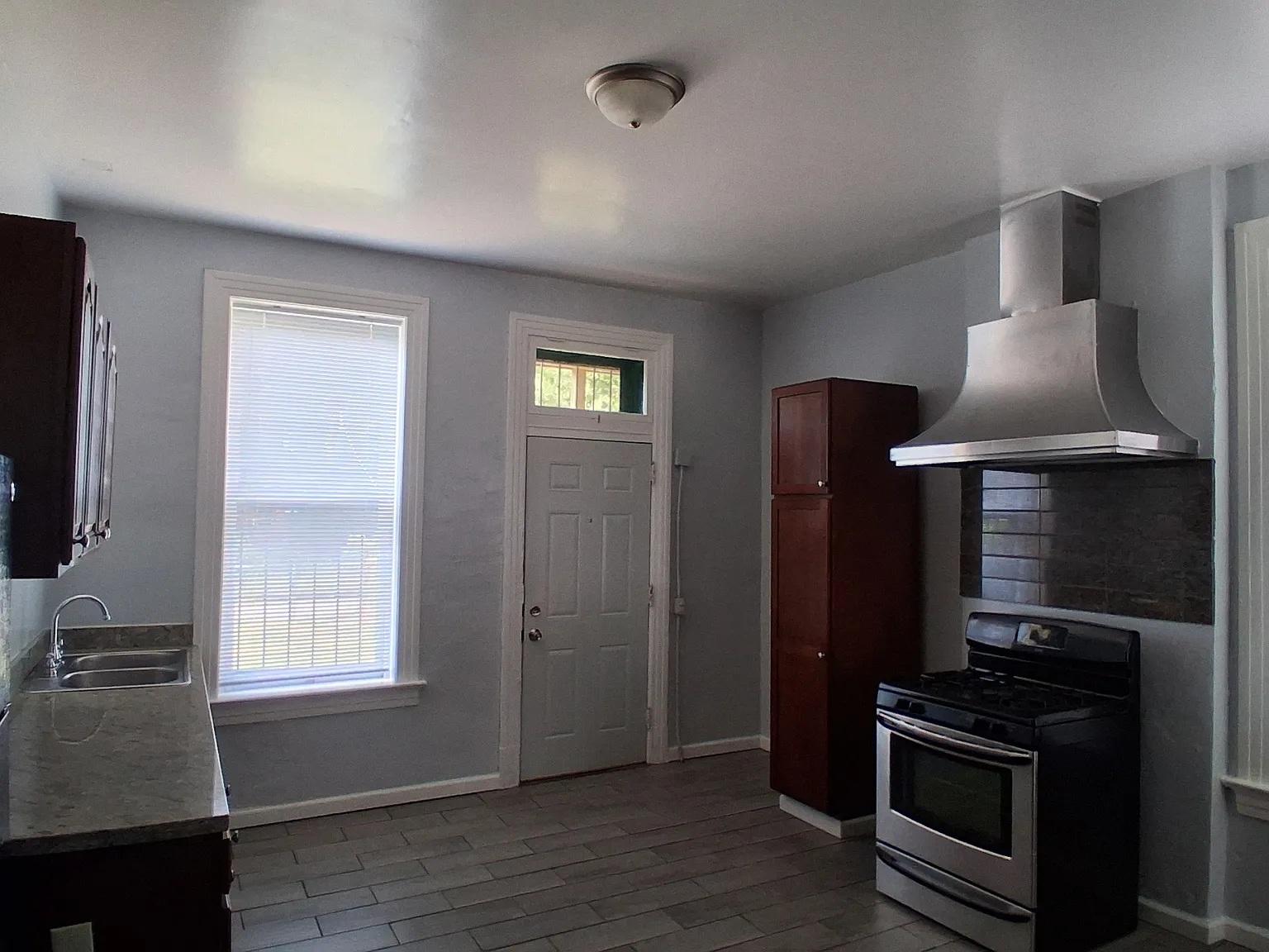 2 bed, 1300 sqft, $875 — Photo 2
