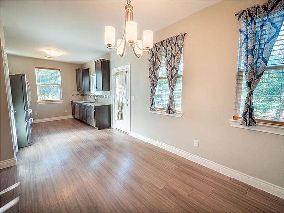 4th image of 100 Crawford Ct