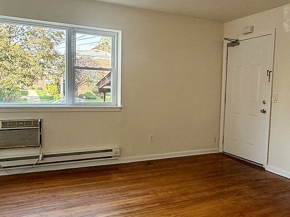 3rd image of 222 2nd St APT 2