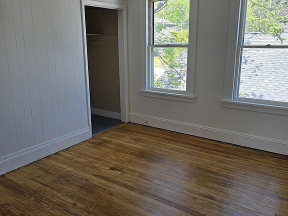 5th image of 985 Huntington Rd