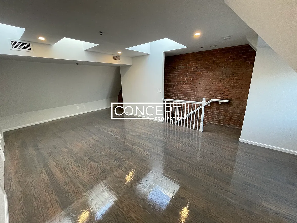 Building Photo - 1406 Beacon St #4