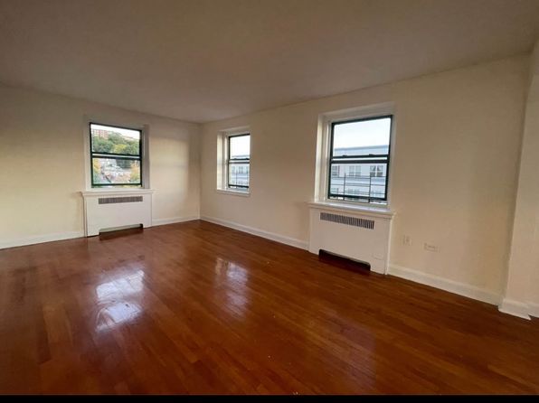 (undisclosed Address), Yonkers, NY 10701