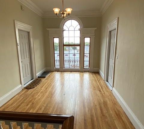2nd image of 525 Maplewood Ave #10