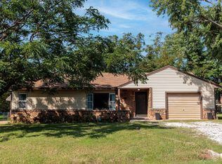 923 Harris Rd, Winfield, KS 67156