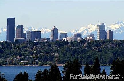 Downtown Seattle & Lake Washington
						:
						Spectacular views west, south, and east.