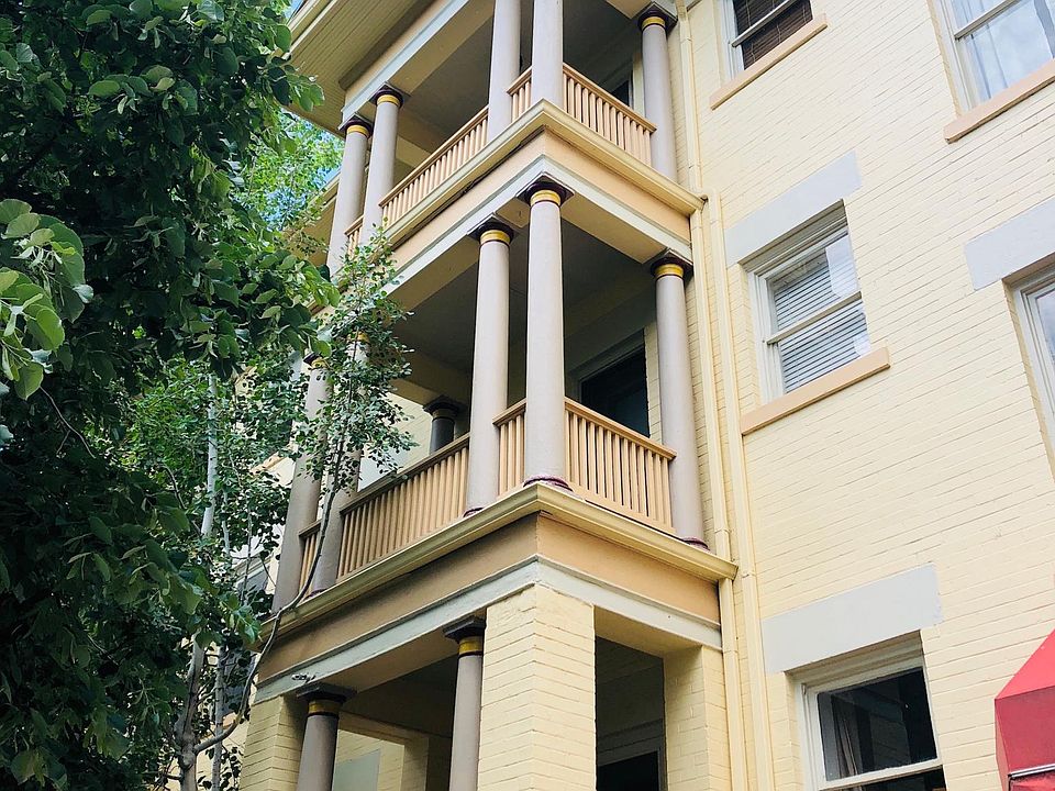 Top balcony unit