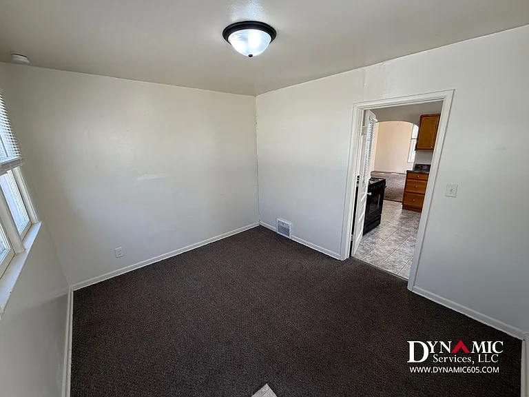215 S Duluth Ave — Photo 10
