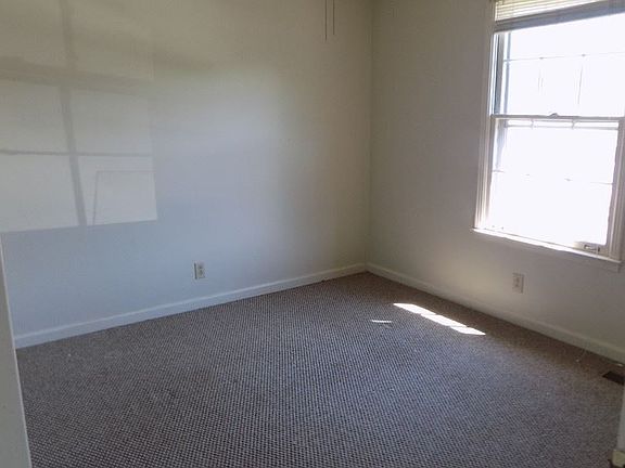 3rd image of 752 Bancroft Cir APT C