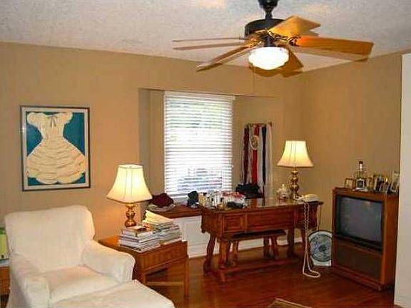 Additional bedroom.
