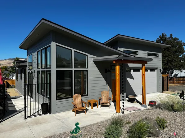 1217 Kirk Ln, Ashland, OR 97520