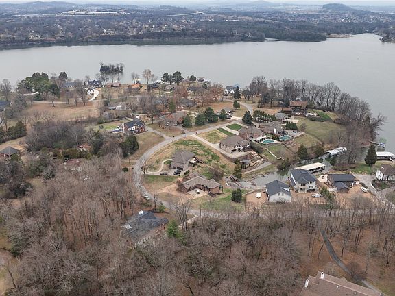 63rd image of 442 Lakeview Cir