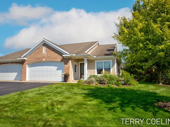 5924 Elmwood Lake Dr, Hudsonville, MI 49426