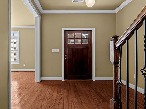 3rd image of 116 Castlehill Dr