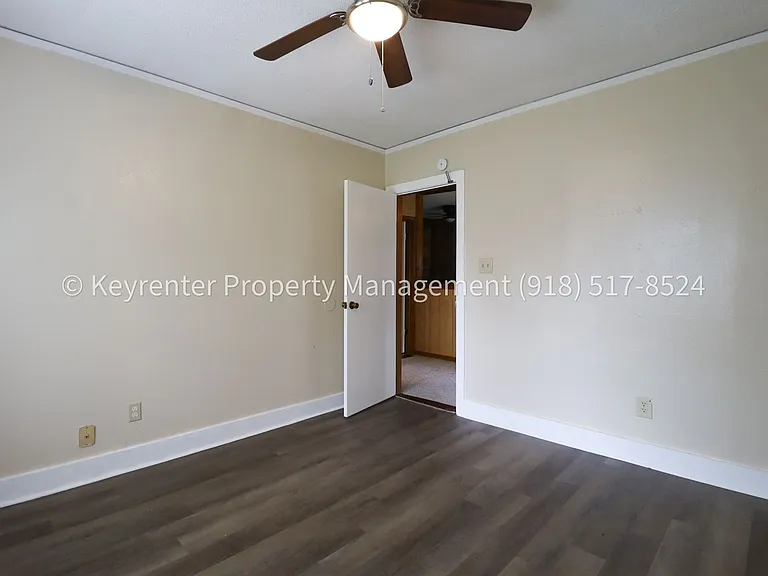1928 N Columbia Pl — Photo 10