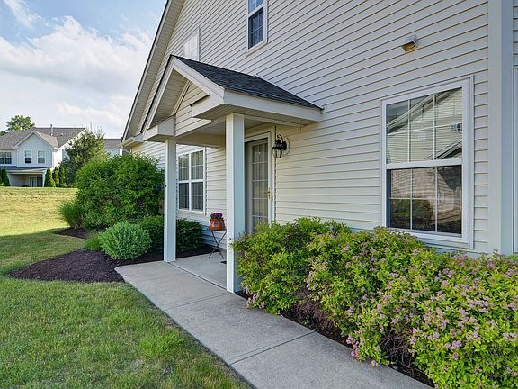 2nd image of 653 Linsberry Ct