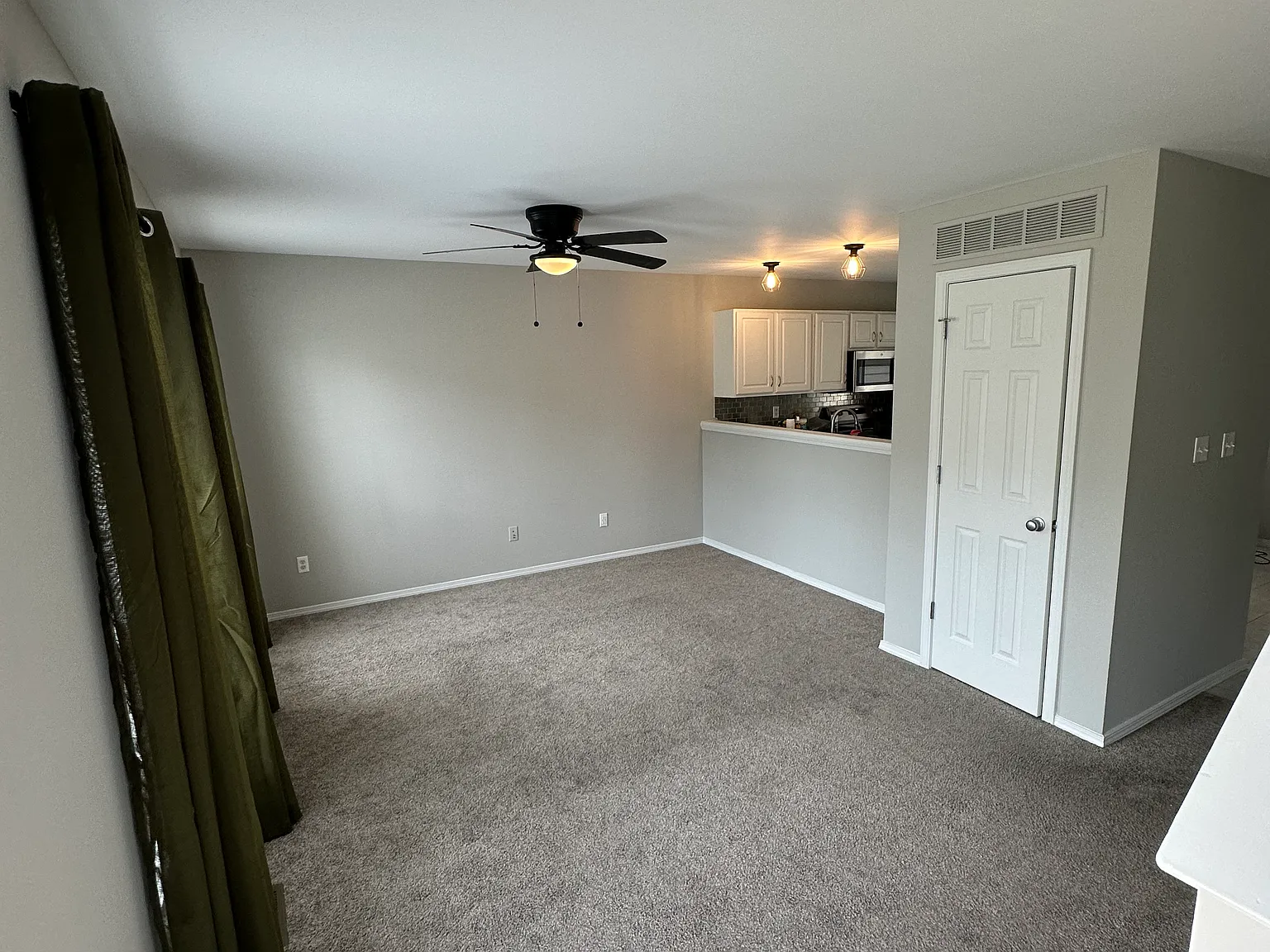 2 bed, 1.5 bath, 1040 sqft, $1,900 — Photo 3