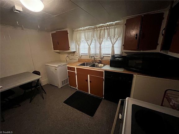 5th image of 1502 Fairview St