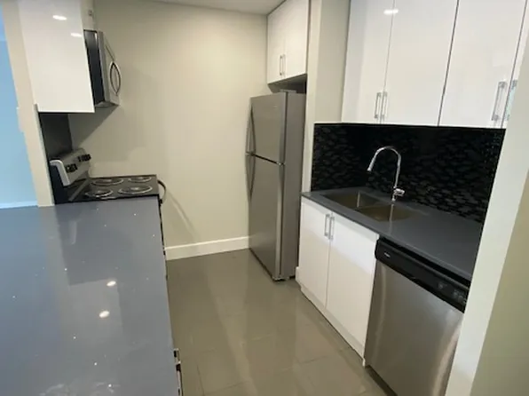 4 Superior Ave #11, Toronto, ON M8V 2M4