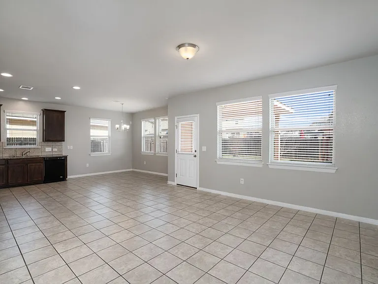 156 Triumph Rd — Photo 8