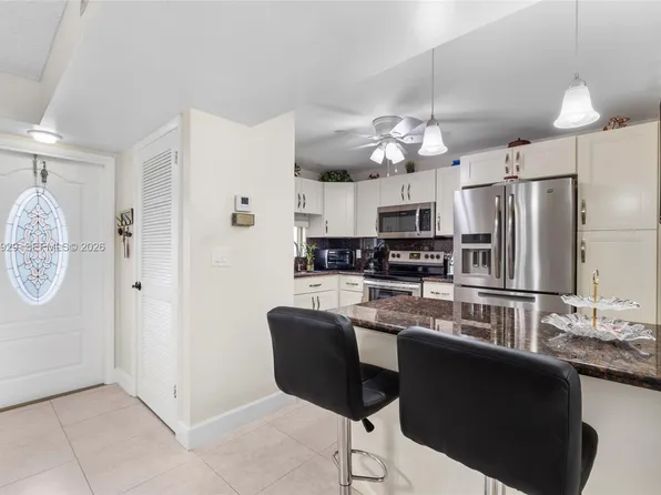 9420 S Hollybrook Lake Dr APT 206, Pembroke Pines, FL 33025