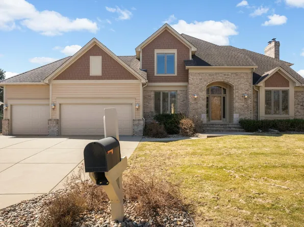 7628 Auto Club Cir, Bloomington, MN 55438