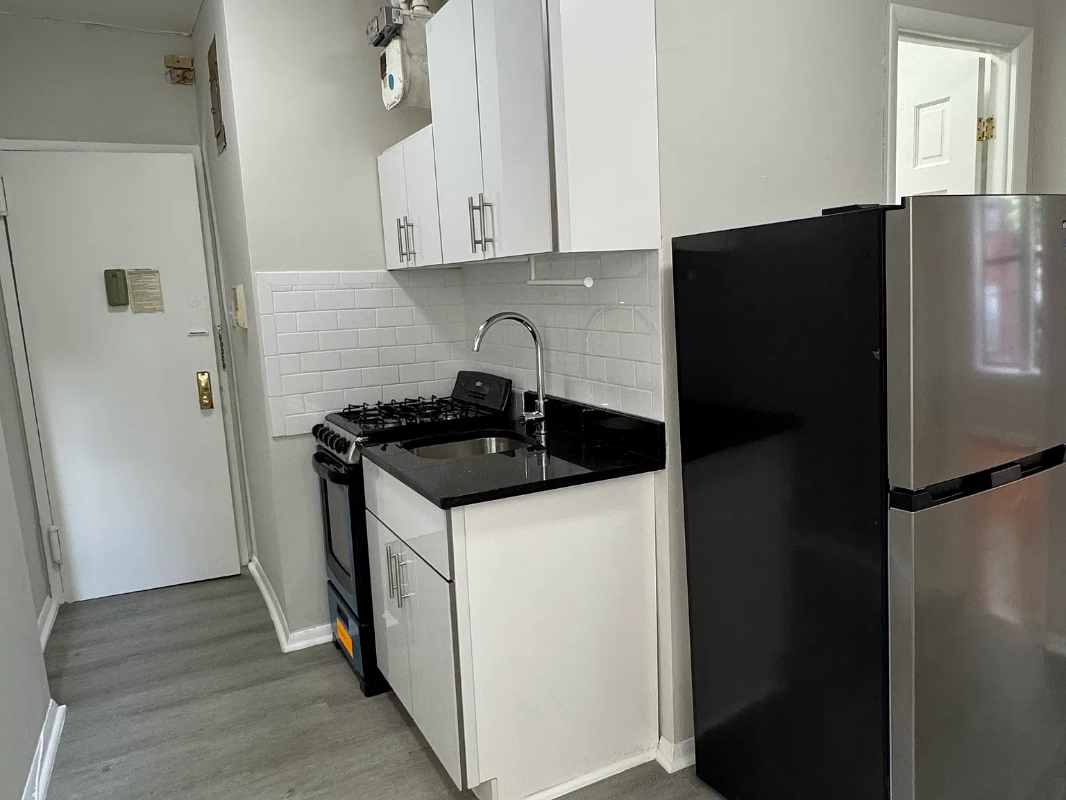 165 W 4th St — Photo 1