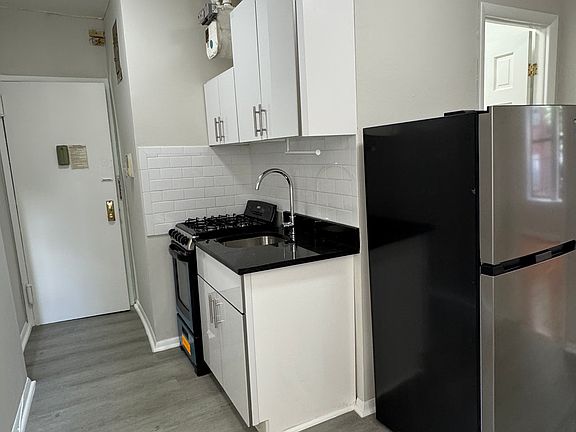 2nd image of 165 W 4th St APT 15