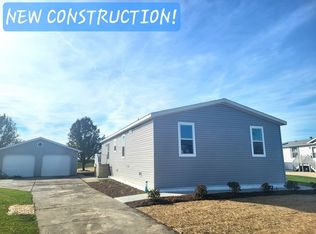 38 Drake Ln, Beecher, IL 60401