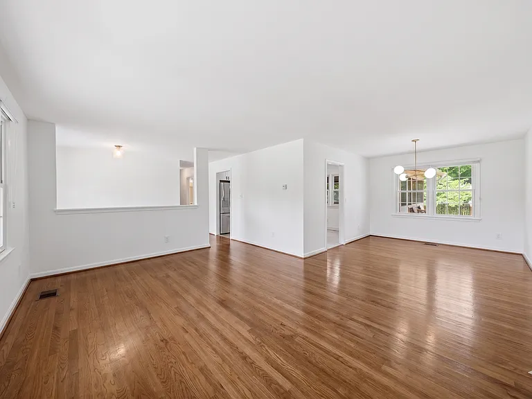 905 Carole Ct SE — Photo 10