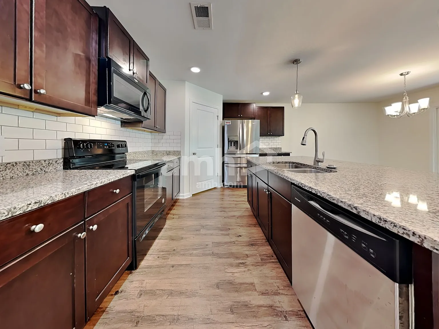 4 bed, 2.0 bath, 1774 sqft, $2,310 — Photo 3