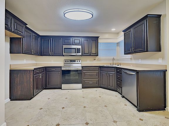 4th image of 980 Mesa Vista Dr