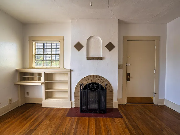 210 E 2nd St #2 — Photo 21