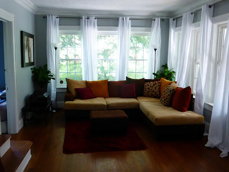 414 Parkway Dr NE — Photo 3