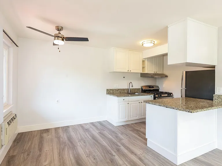 Monarch Apartments — Photo 32