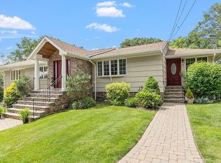 25 Viking Rd, Saugus, MA 01906