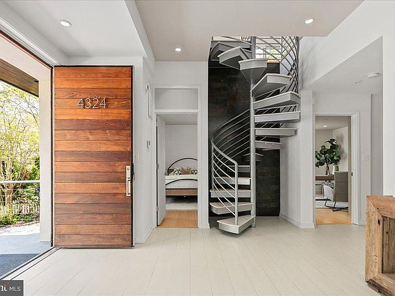 3rd image of 4324 Rosedale Ave