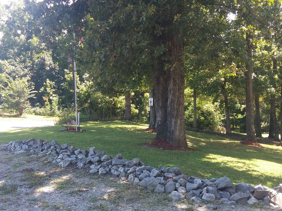 2nd image of 10407 Oakwood Dr