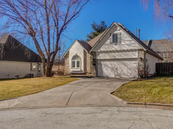 953 S Carriage Avenue, Springfield, MO 65809