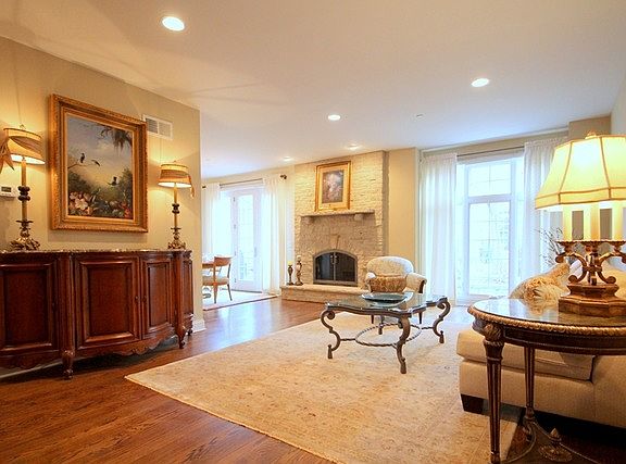 5th image of 1207 Caroline Ct #1207